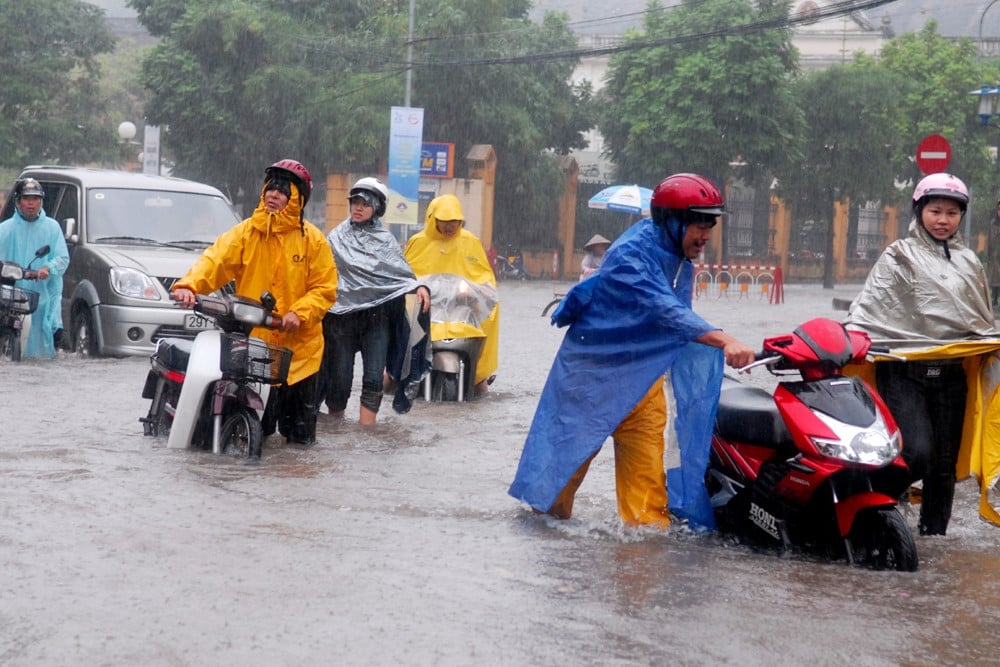 Hanoi weather for the next 3 days: Heavy rain gradually decreases, then sunny and the temperature increases rapidly