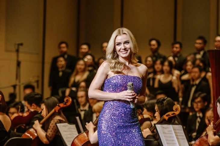 La superstar mondiale de la musique classique Katherine Jenkins se produit pour célébrer le premier anniversaire du Théâtre Hoan Kiem