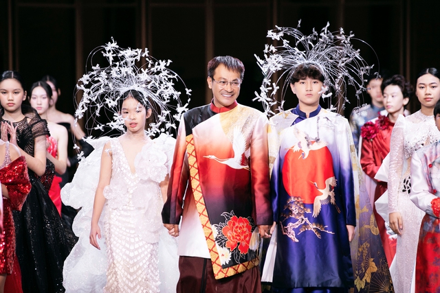 Nhà thiết kế Tommy Tường Lê tham gia Tokyo Couture Fashion Week 2024- Ảnh 1.