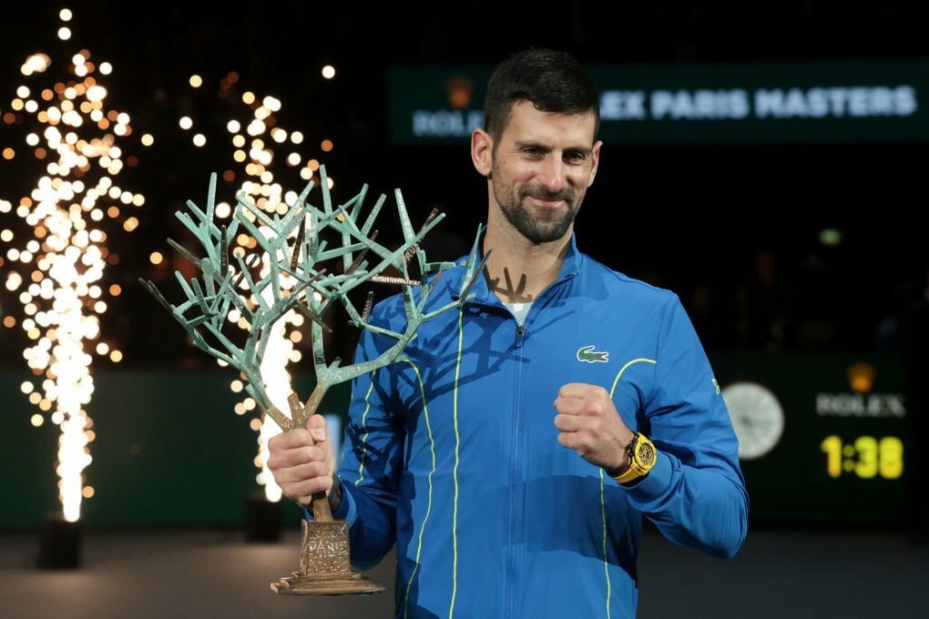 Dimitrov bật khóc vì thất bại, Djokovic tiến tới an ủi đối thủ - 1