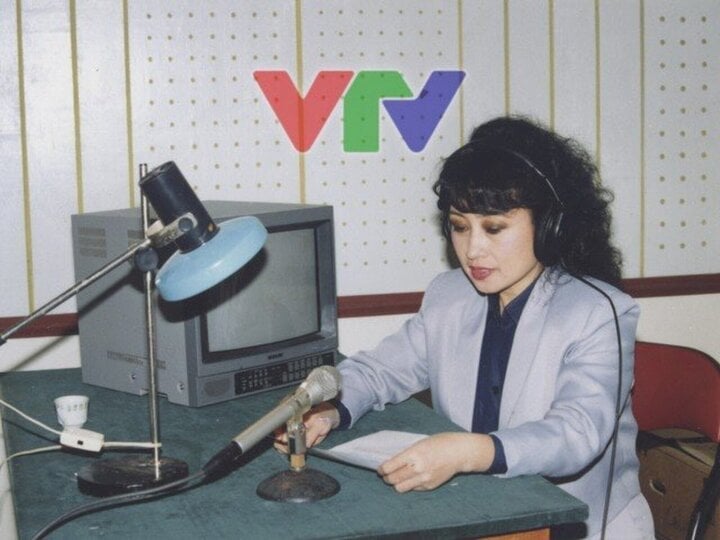 NSƯT Kim Tiến là một trong những phát thanh viên đầu tiên của VTV.