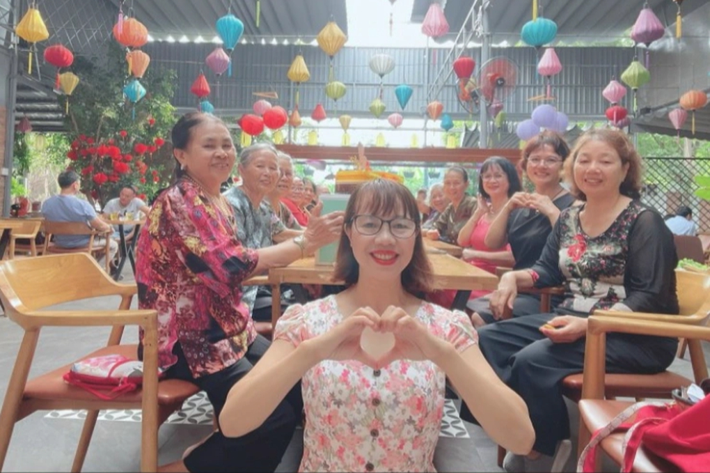 Hội bạn U80 'không nói xấu con cái' gây sốt mạng - Ảnh 2.
