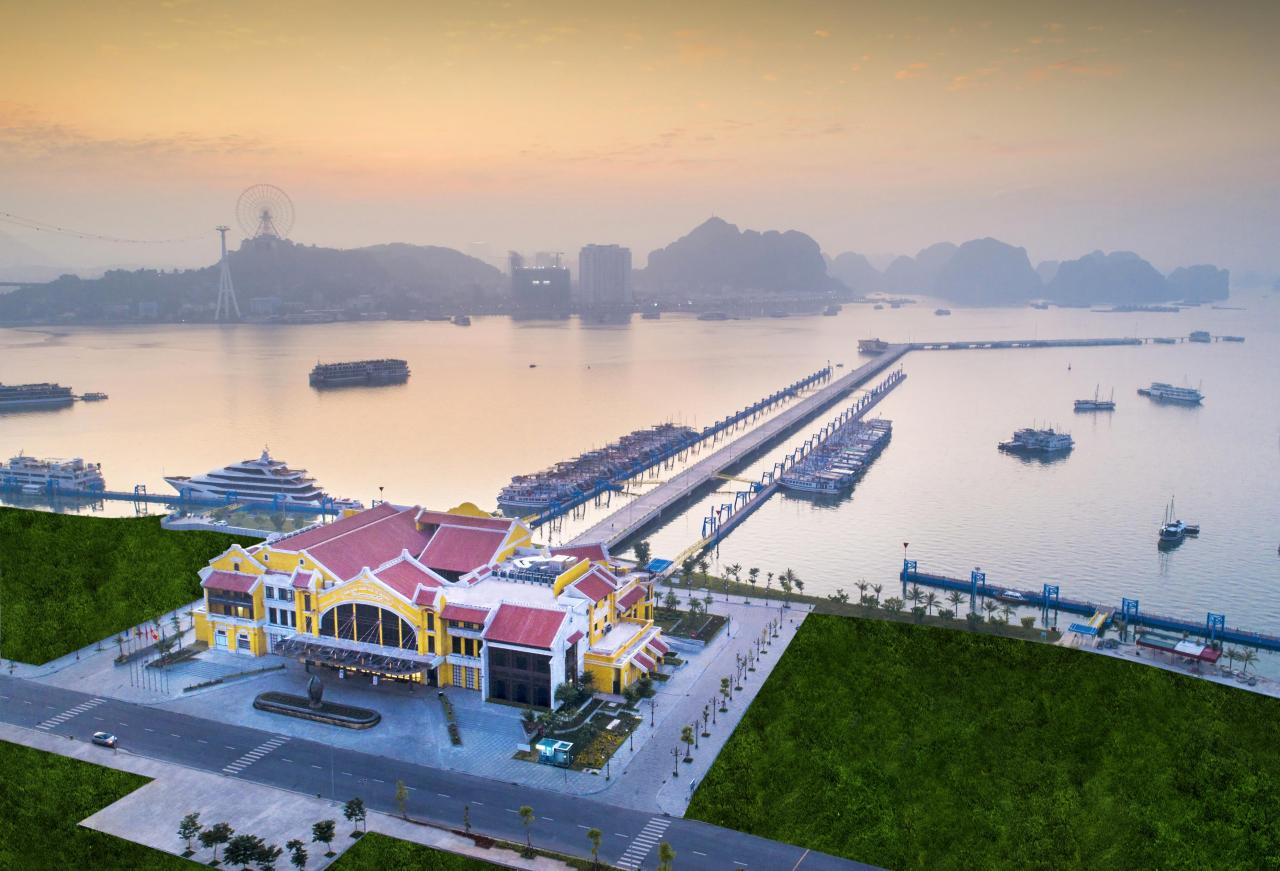 Watching the heritage bay from Ha Long International Passenger Port is one of the interesting experiences. Photo: Ha