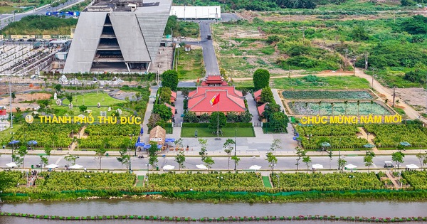 Das Ufer des Saigon River auf der Seite von Thu Thiem verändert sich brillant