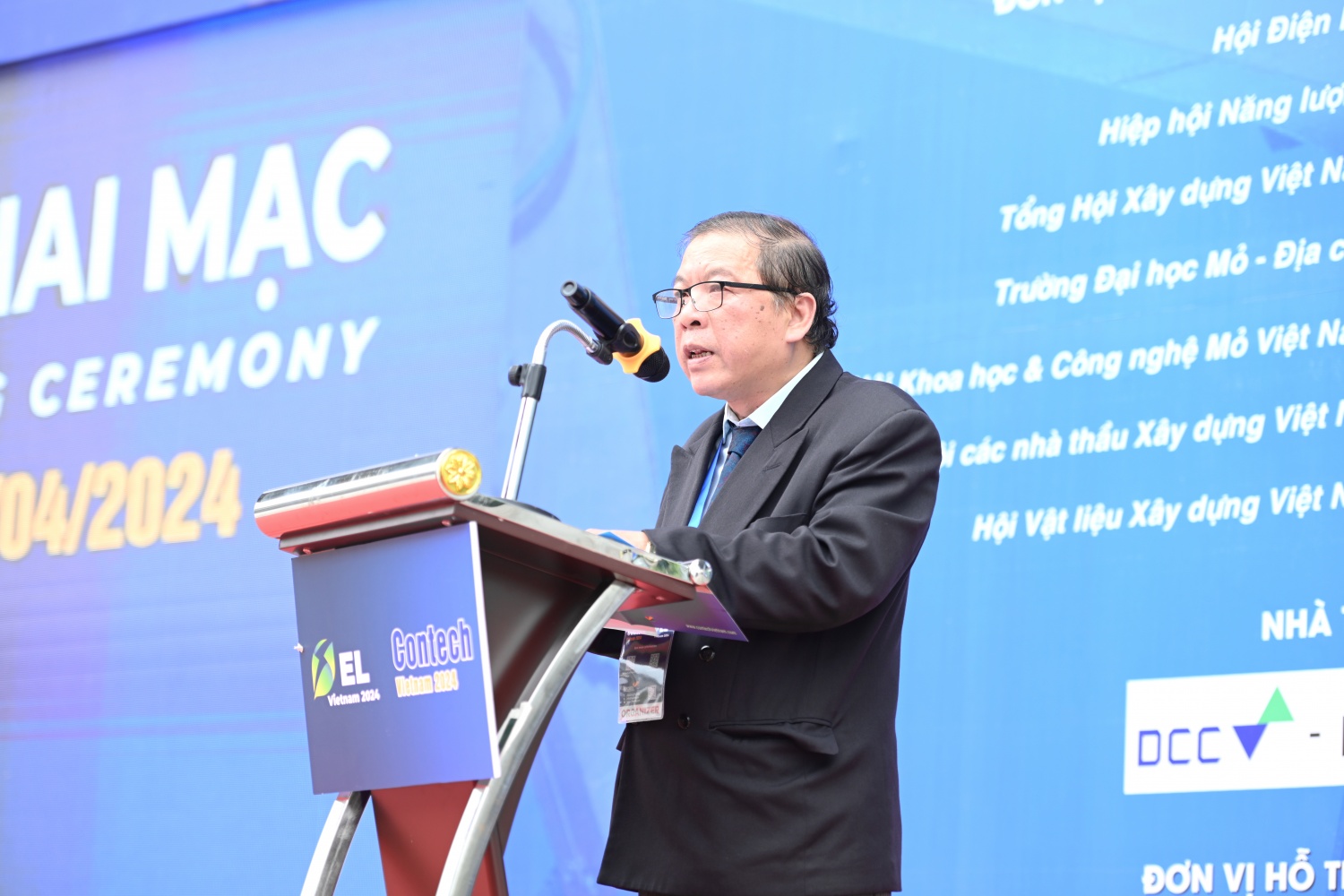 M. Le Ngoc Duc, directeur général adjoint de la Hanoi International Advertising and Fair Joint Stock Company, a prononcé le discours d'ouverture de l'exposition.