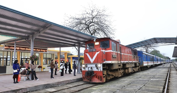 Los ferrocarriles operan más trenes Thong Nhat y Hai Phong, billetes súper promocionales