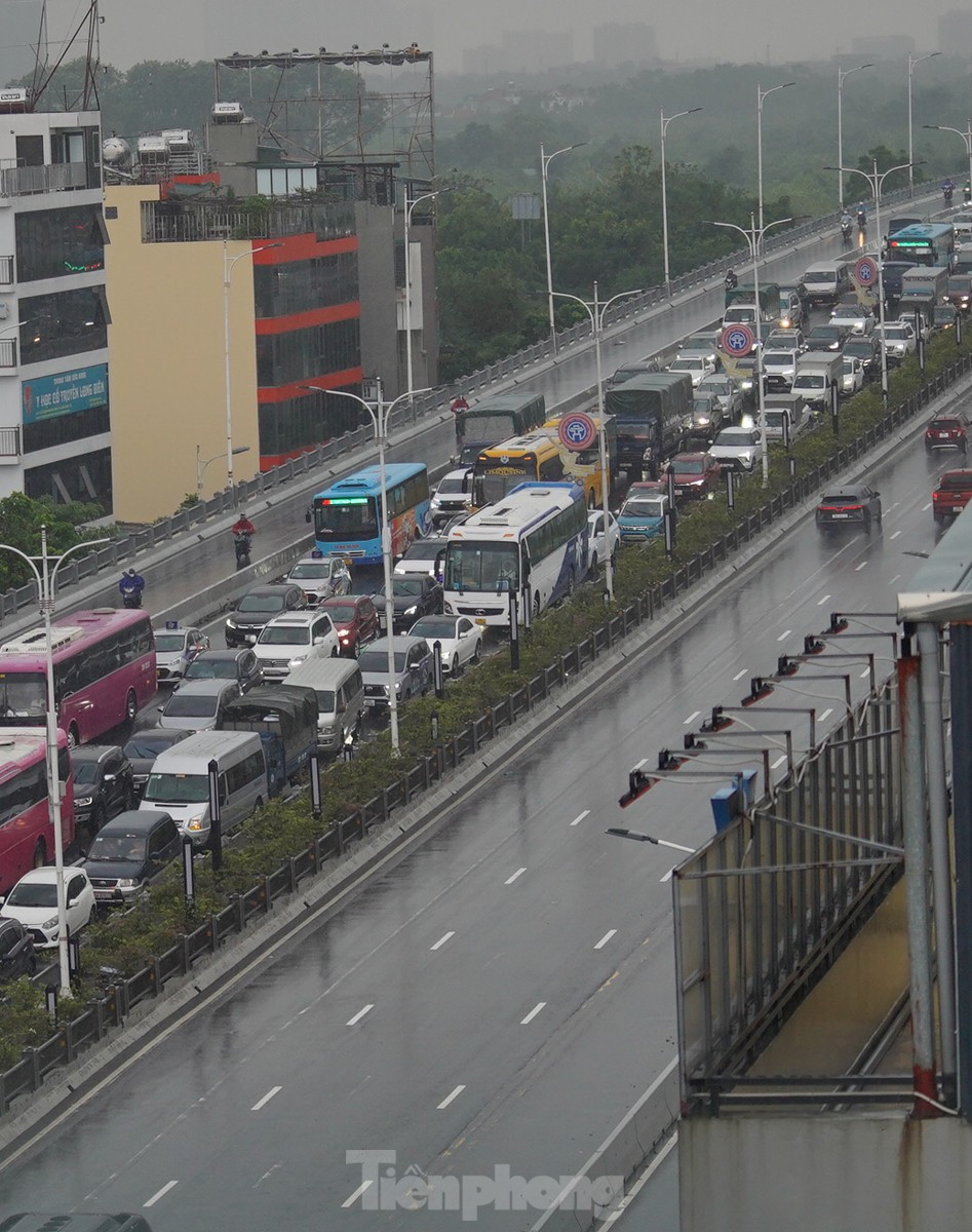 Hanoi: Vinh-Tuy-Brücke stundenlang stark gesperrt Foto 11