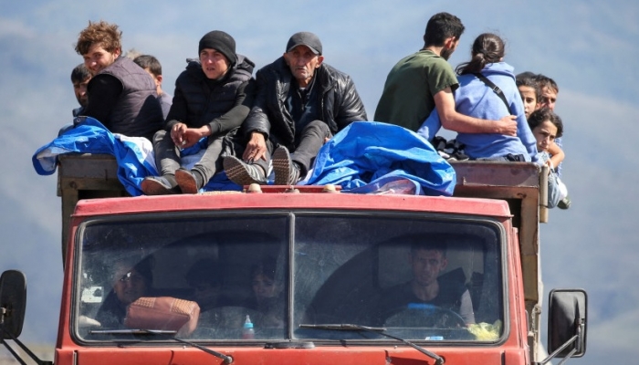 Mehr als 100.000 Menschen aus Berg-Karabach fliehen nach Armenien: „Überfüllt, hungrig und erschöpft“