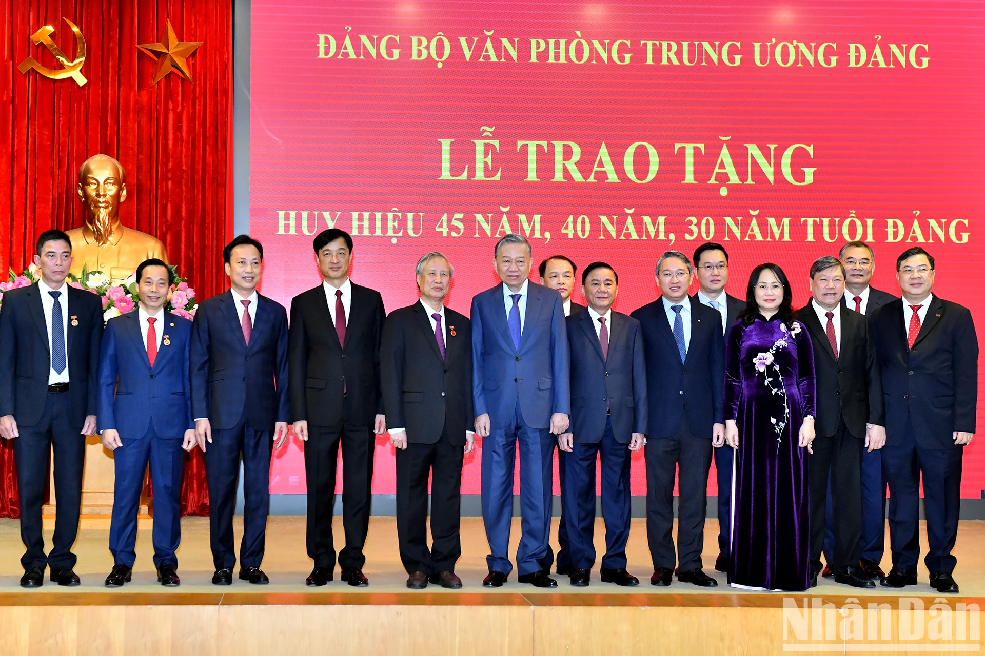 [사진] 쩐꾸옥붕 동지께 45주년 당원 배지 수여 사진 10