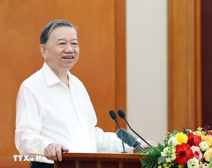 General Secretary To Lam gave a directive speech at the working session with the Economic - Social Subcommittee of the 14th National Party Congress.