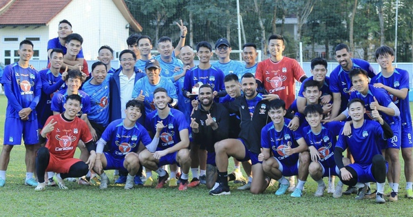 Kiatisak has left Ham Rong, new coach Vu Tien Thanh starts a new 'dynasty' with HAGL