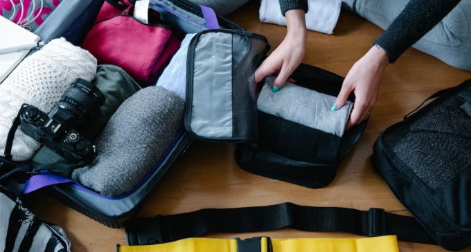 Rangez vos affaires dans de petits sacs pour y accéder facilement en cas de besoin. Photo : Pexels