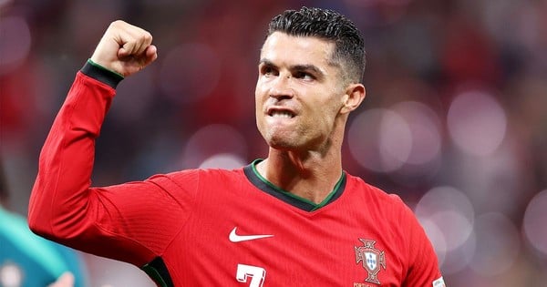 Bỏ lỡ nhiều cơ hội, Ronaldo vẫn kịp lập 2 kỷ lục EURO