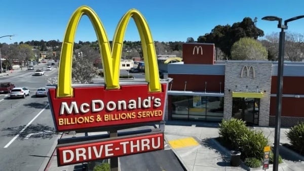 McDonald's erhöht die Preise, Verbraucher mit niedrigem Einkommen kochen lieber zu Hause