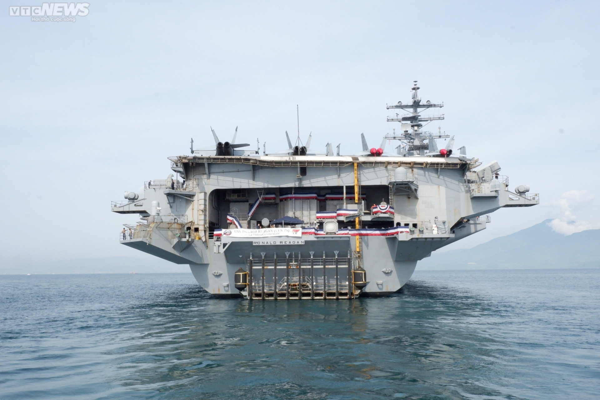 US aircraft carrier USS Ronald Reagan docks at Da Nang port - 3