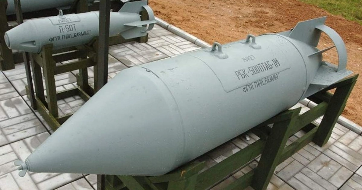 Russia may have attached wings to cluster bombs to attack Avdiivka "fire pit"