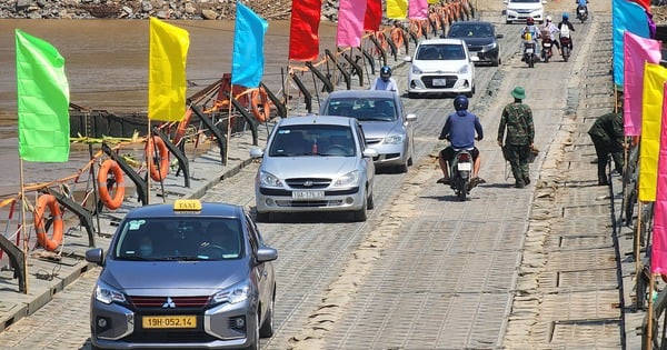 Reconstruction du pont flottant de Phong Chau pour servir la population