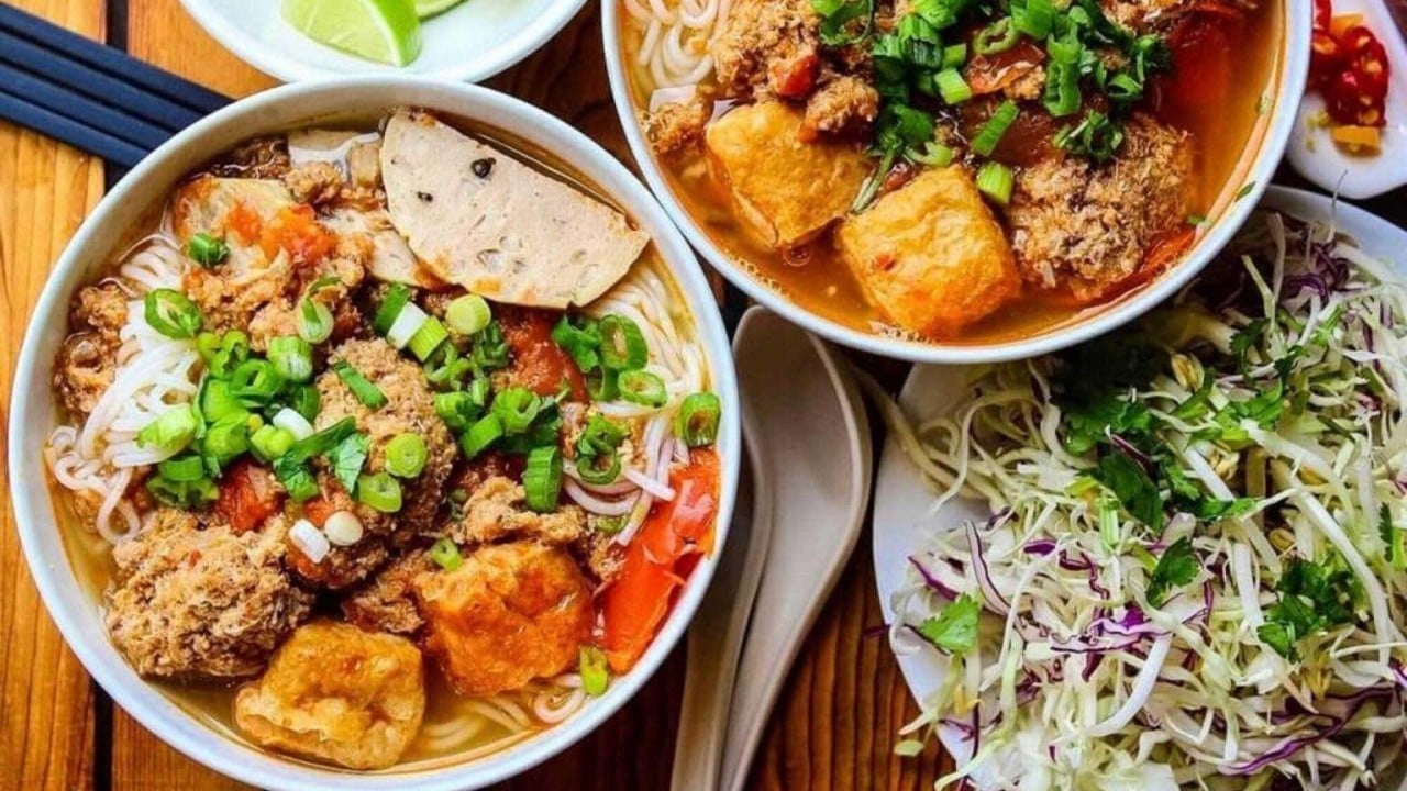 Bún riêu-Món ăn hấp dẫn, hội tụ đầy đủ hương vị trong mắt du khách nước ngoài