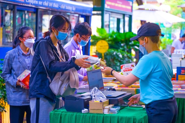 โฮจิมินห์ซิตี้มีถนนหนังสือภาพอีก 3 แห่ง 2