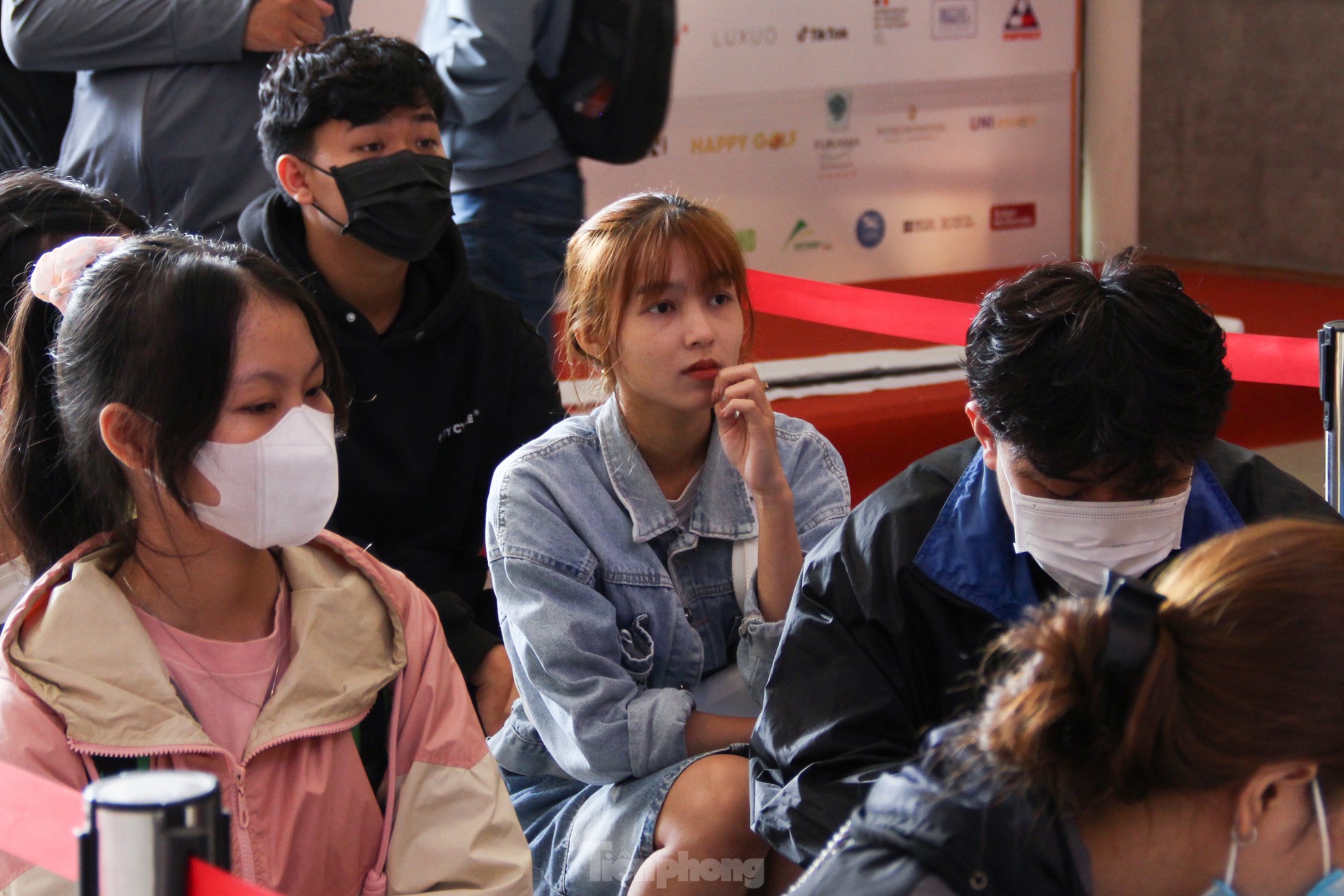 Young people lined up in the sun to buy tickets to see 'Peach, Pho and Piano' photo 12