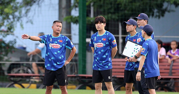 El entrenador Kim inesperadamente le dio a esta persona la silla temporal para hacerse cargo de la gira de la selección sub-22 de Vietnam a China.