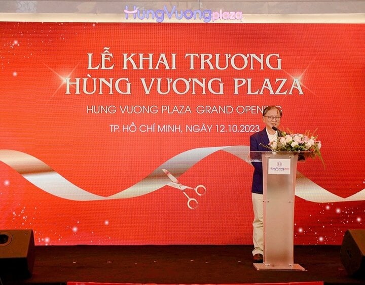 Ông Lương Quang Hiển (Giám đốc điều hành TTTM Hùng Vương Plaza) - phát biểu tại lễ khai trương.