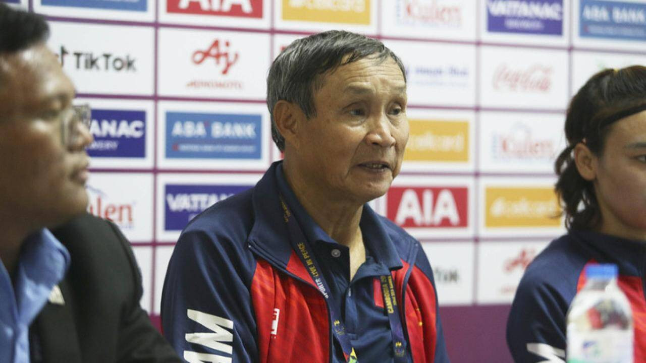 Coach Mai Duc Chung reacted surprisingly even though the Vietnamese women's team won big.