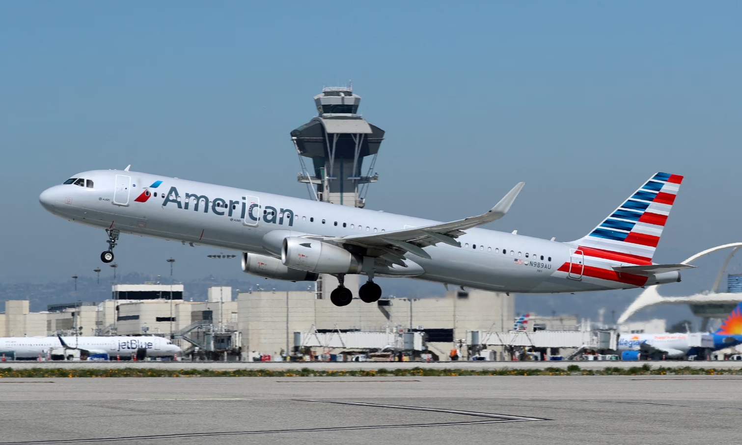 American Airlines hoãn chuyến bay toàn nước Mỹ do lỗi kỹ thuật- Ảnh 1.