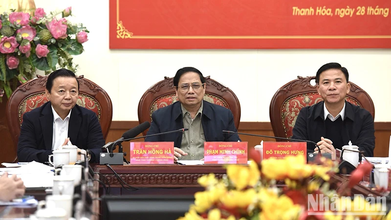 Prime Minister Pham Minh Chinh chaired the Conference to promote the progress of the implementation of the 500kV Transmission Line 3, Quang Trach - Pho Noi project.