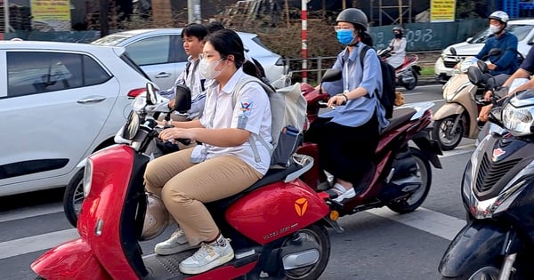 Los estudiantes que viajan en motocicleta se "olvidan" de usar casco