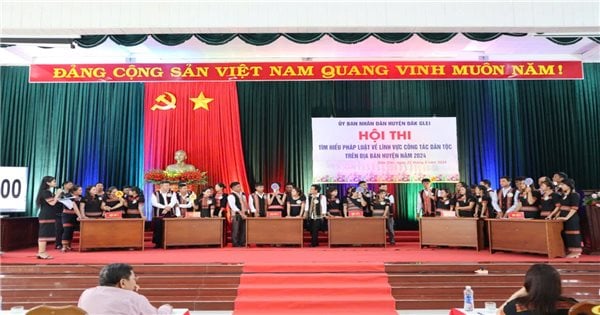 Dak Glei (Kon Tum): 12 teams participate in the contest to learn about the law on ethnic affairs