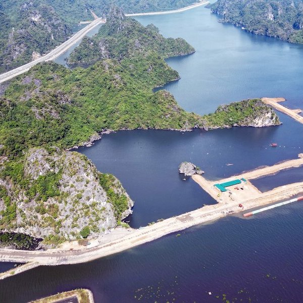 Request to stop construction of road to Ha Long Bay sea encroachment project