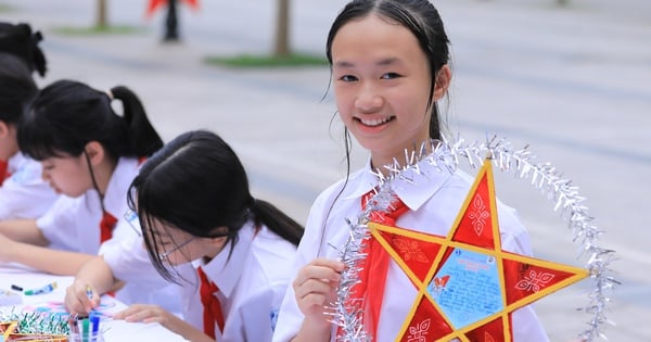 수도의 학생들이 중추절을 맞아 쭝사 지역의 어린이들에게 별등에 사랑의 메시지를 보냅니다.