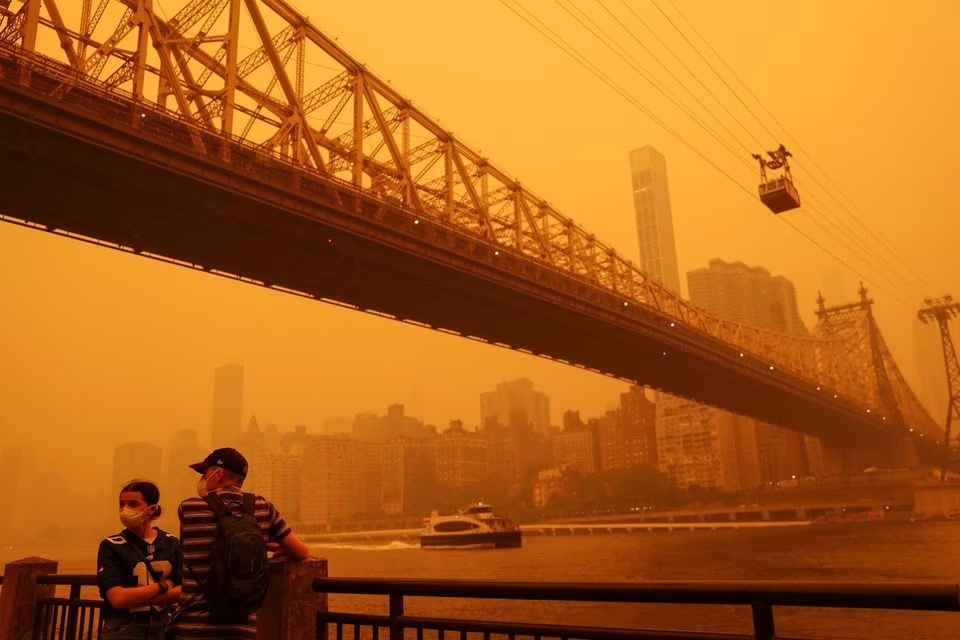 米国防総省がカナダで初めて炎に包まれた（写真１）。