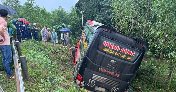 Accidente de coche de pasajeros, muchas personas heridas