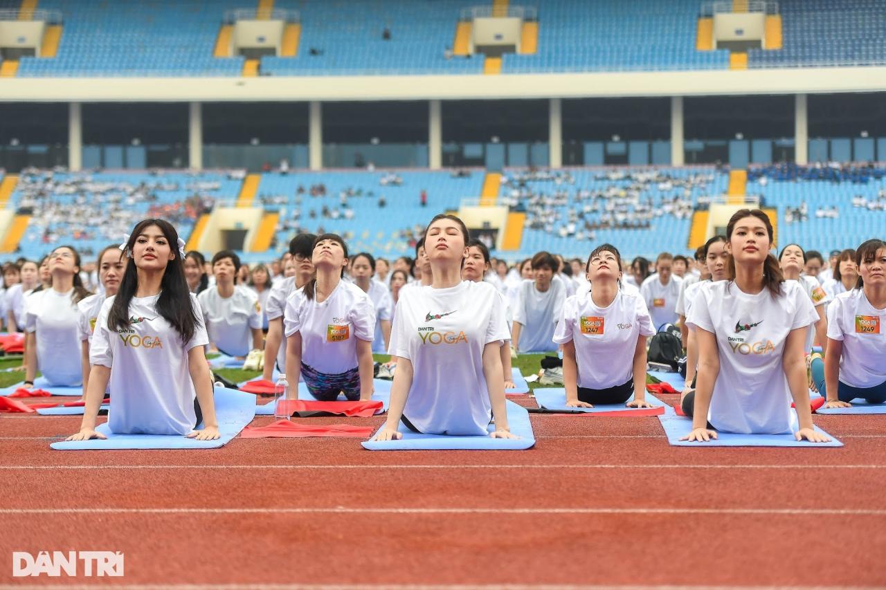 Dàn hoa hậu, á hậu khoe dáng xinh tươi tại Ngày hội yoga Dân trí - 14