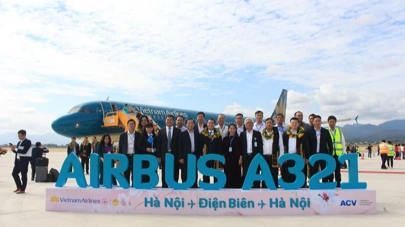 Vietnam Airlines augmente ses vols de Hanoi à Dien Bien pour servir la cérémonie d'ouverture de l'Année nationale du tourisme - Dien Bien