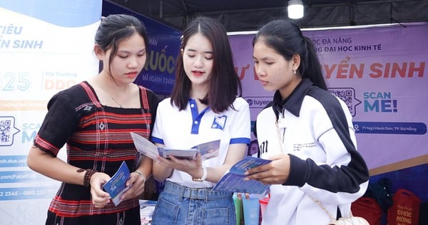 Hơn 2.000 học sinh Quảng Nam thích thú xếp hàng trải nghiệm