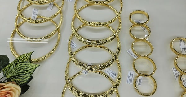 On the evening of December 10, both the world gold price and 99.99 gold ring price increased rapidly.