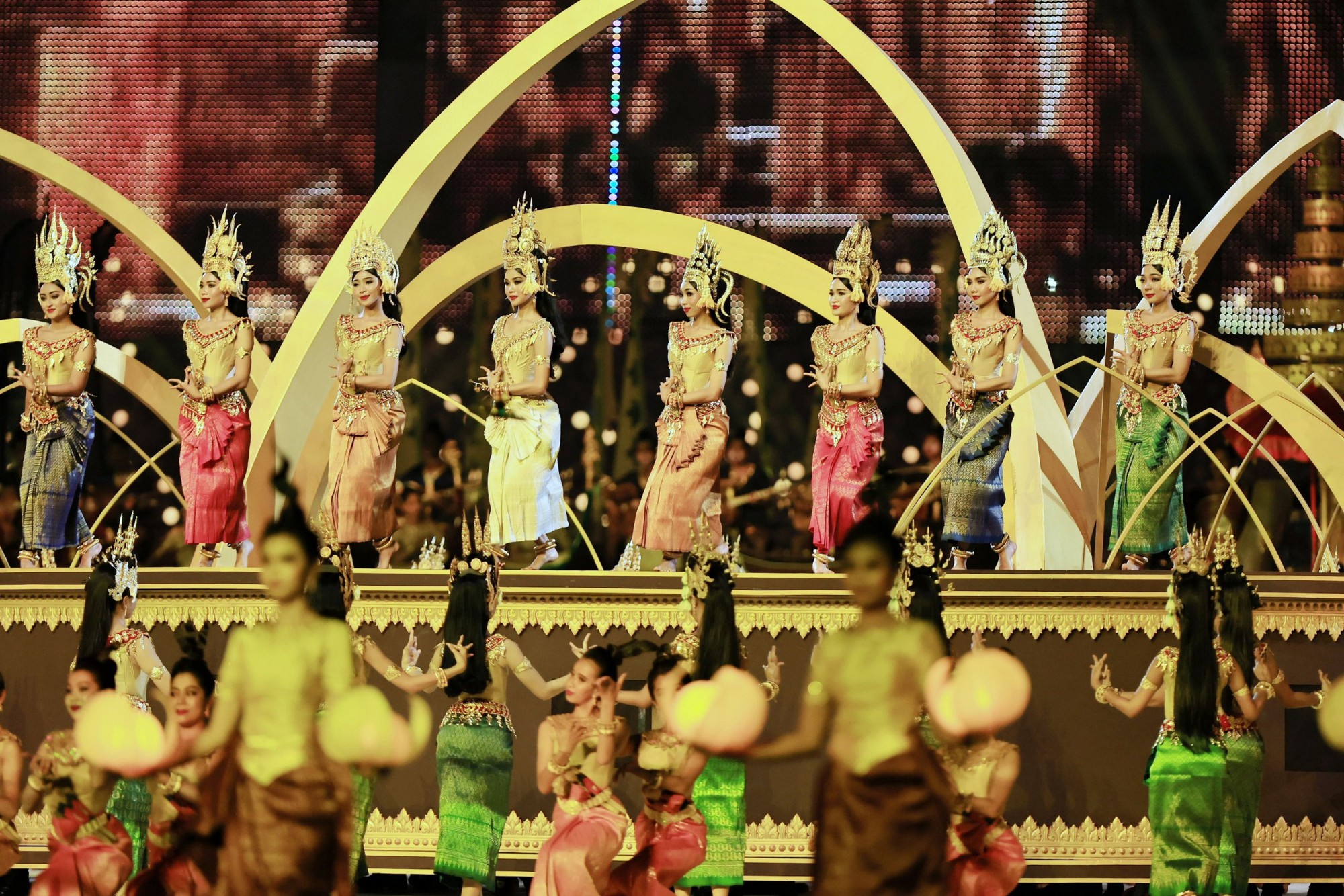 Lễ khai mạc SEA Games 32 rực rỡ sắc màu
 - Ảnh 2.