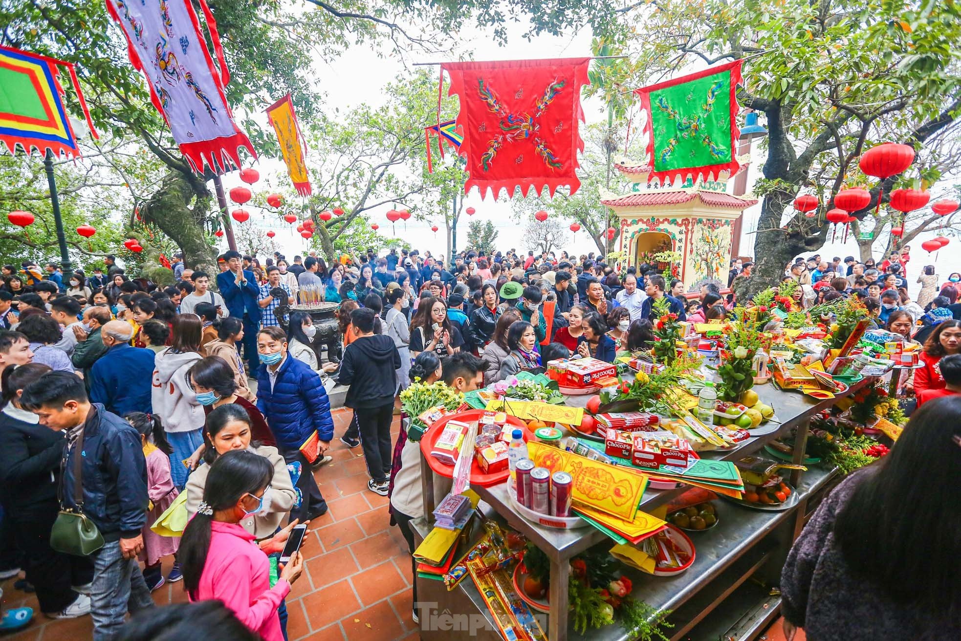 Cashless parking fee collection, no more waiting for hours at Tay Ho Palace during Tet holiday photo 5