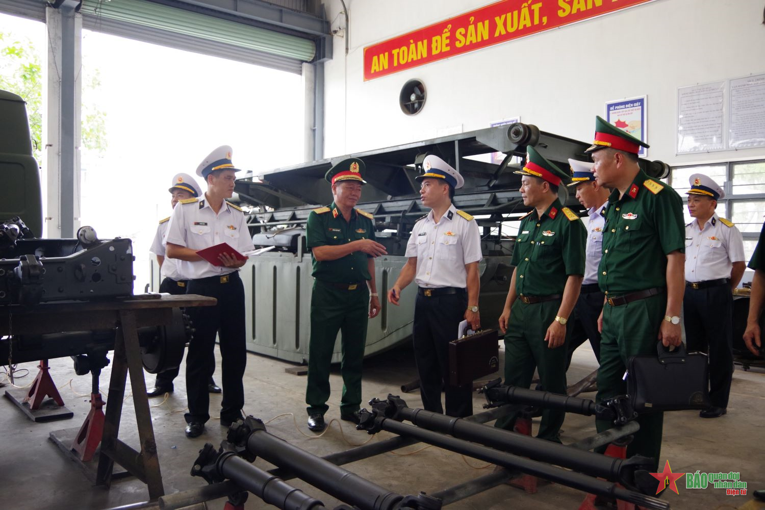 Tổng cục Kỹ thuật kiểm tra công tác kỹ thuật xe - máy tại Lữ đoàn Công binh 131