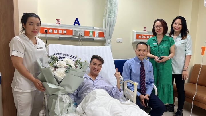 Dam Vinh Hung hospitalized, apologizes for having to cancel show - 2