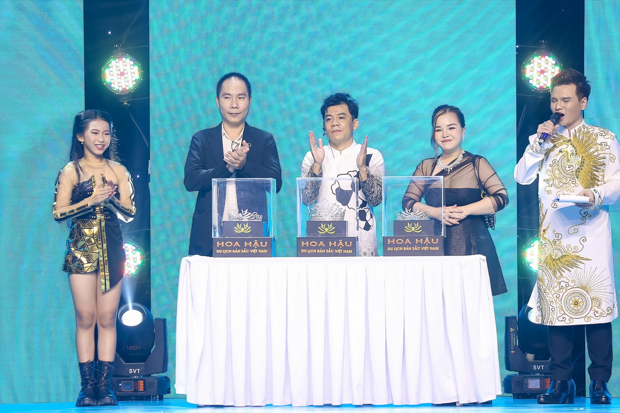 Cô bé 10 tuổi thiết kế vương miện Hoa hậu du lịch bản sắc Việt Nam 2023 - Ảnh 4.