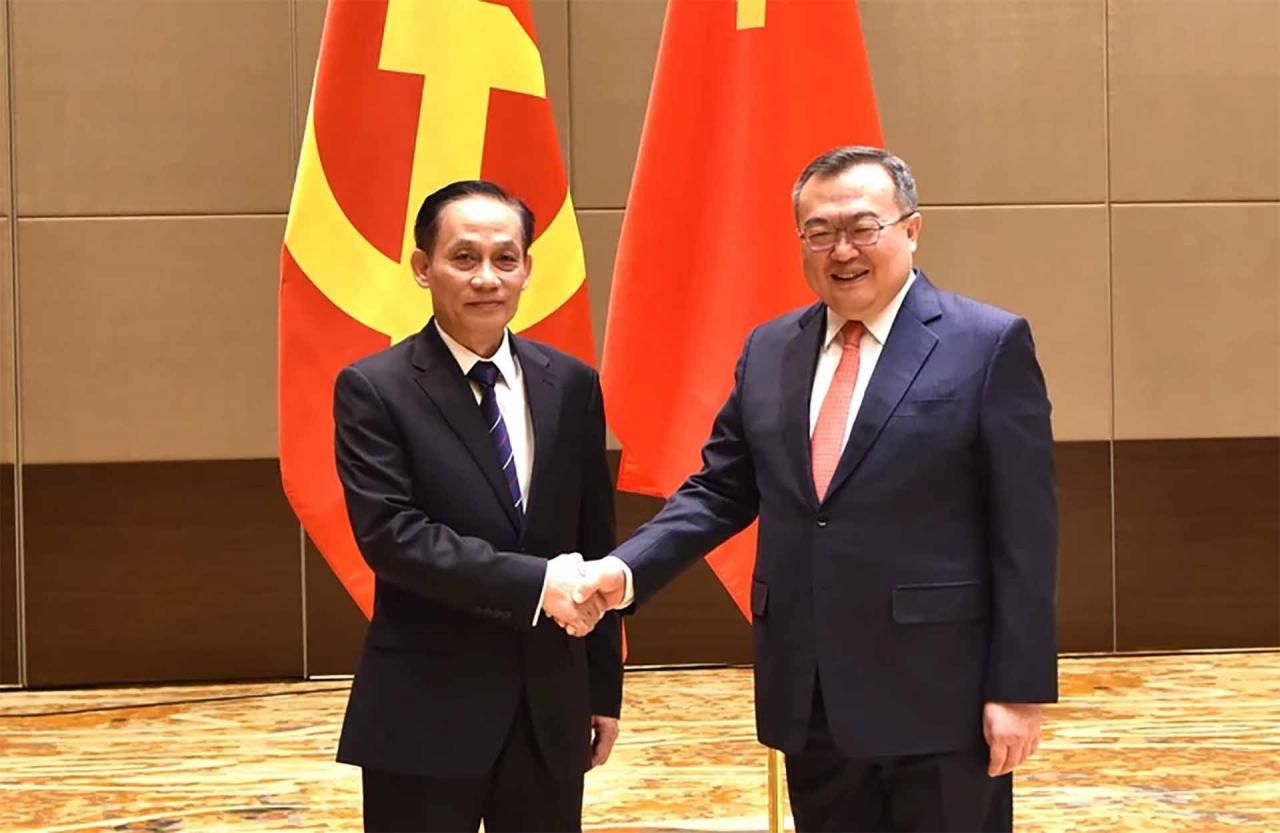 Head of the Central External Relations Commission Le Hoai Trung visits and works in China