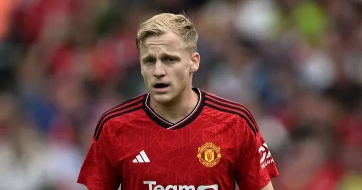 Fed up with being a reserve at Man Utd, Donny van de Beek leaves Old Trafford