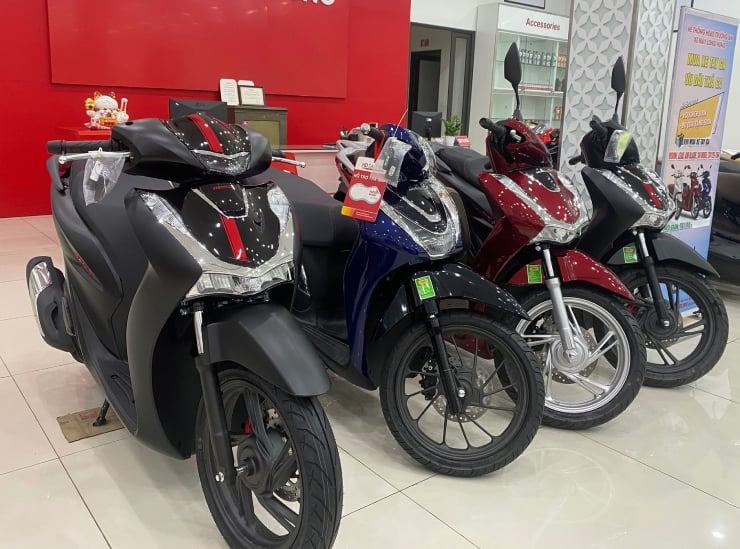 Honda adjusts prices of many motorbikes, increasing sharply from April 2023 - 1