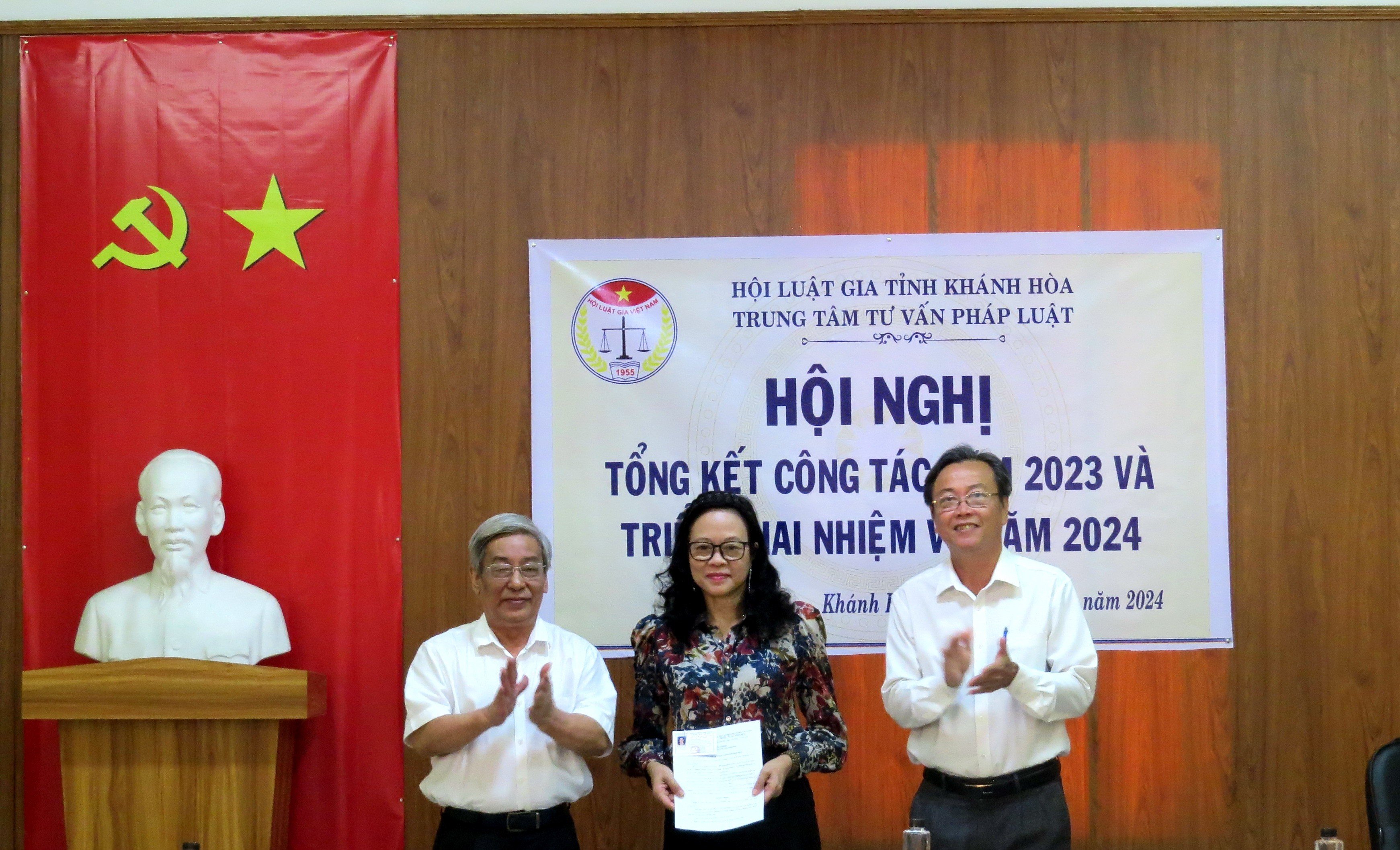 Event - Khanh Hoa Provincial Bar Association: Legal Consulting Center summarizes work in 2023 (Image 3).