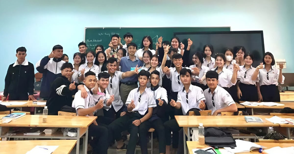 Las sonrisas radiantes de los profesores en la región montañosa de Quang Ngai