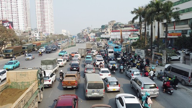 Construction fences removed at Giai Phong - Kim Dong intersection, how will traffic flow be divided? photo 6